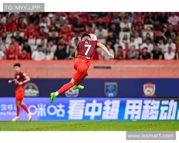 中超精彩对决里昂帽子戏法助力3-0战胜阿森纳引发全场热烈欢呼