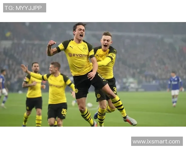 友谊赛平局多特蒙德与拜仁激战正酣帽子戏法瞬间引发全场沸腾 友谊赛平局多特蒙德与拜仁激战正酣帽子戏法瞬间引发全场沸腾